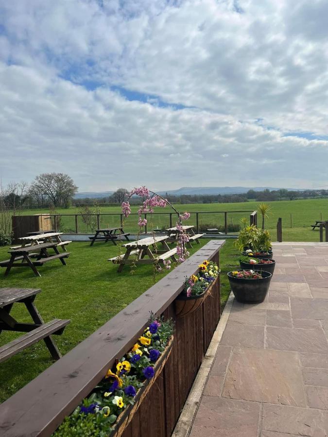 The Hinds Head Hotel Chorley  Exterior photo