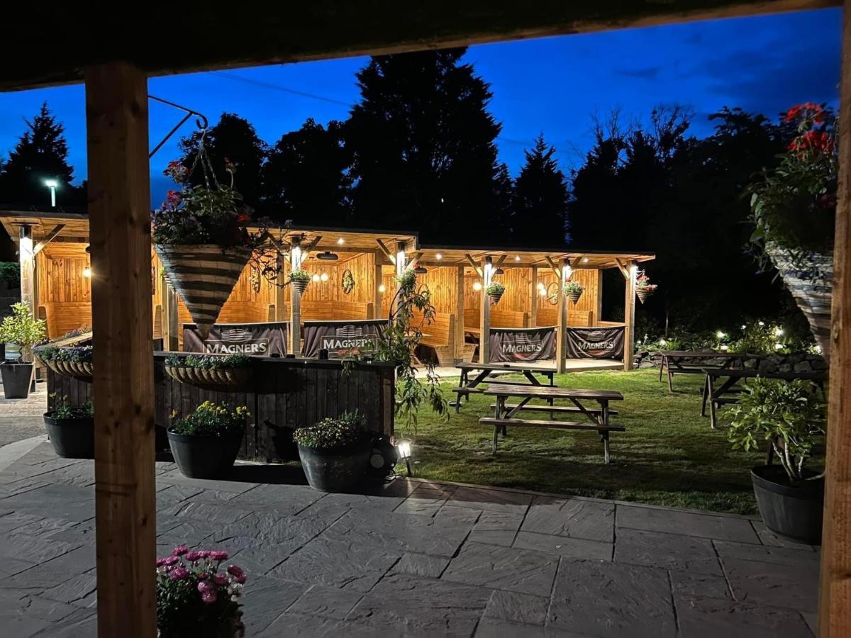 The Hinds Head Hotel Chorley  Exterior photo